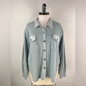 💚 3001. Blue Washed Out Button Front Top